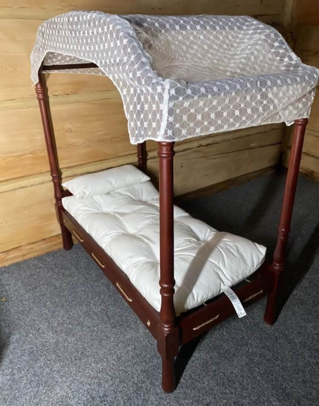 Carolines Canopy Bed