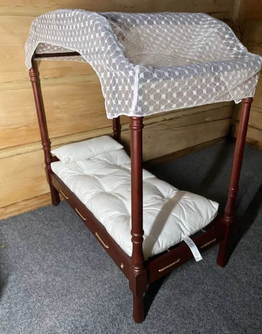 Carolines Canopy Bed