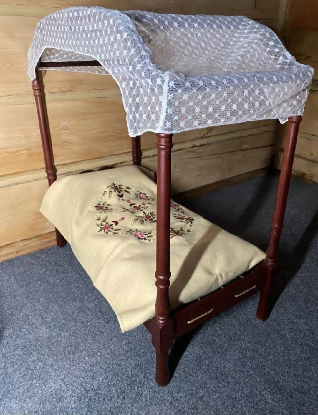 Carolines Canopy Bed