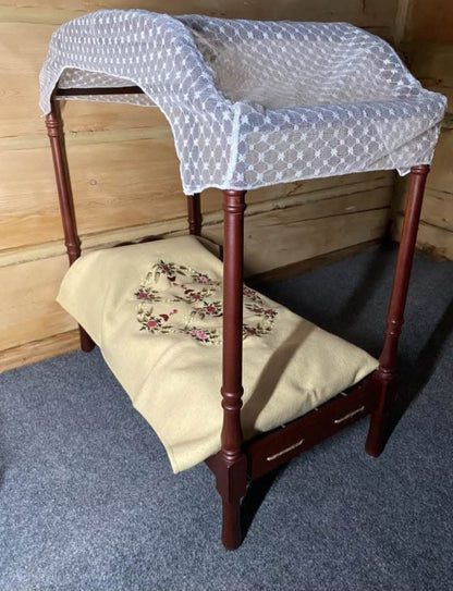 Carolines Canopy Bed