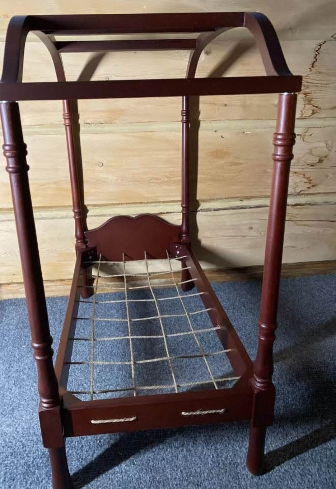 Carolines Canopy Bed