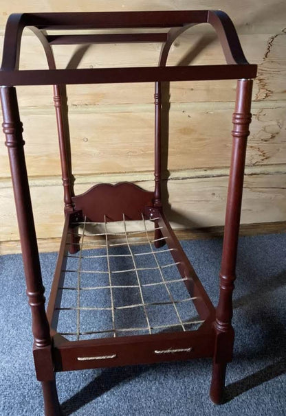 Carolines Canopy Bed